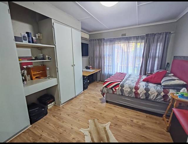 6 BEDROOM HOUSE FOR SALE IN GOLF PARK